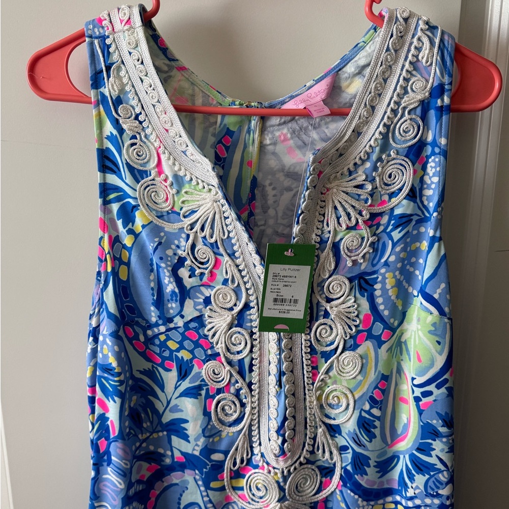 Lily Pulitzer Vibrant Sleeveless Dress with Intricate Neckline - Picture 2 of 3